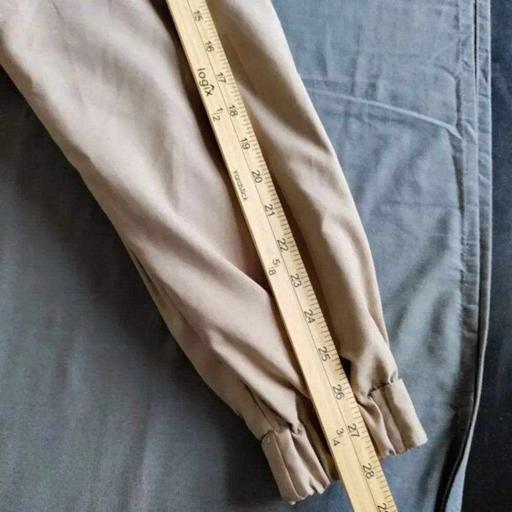 IZZI Outerwear Women M Tan Coat/Jacket Full Zip Detachable Hood Zip Button Close - Picture 9 of 9